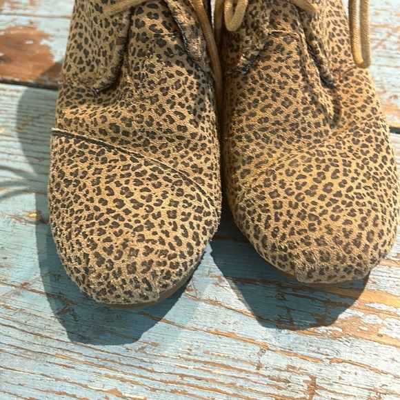 Toms Cheetah Wedge women’s Size 7.5 - Picture 4 of 6